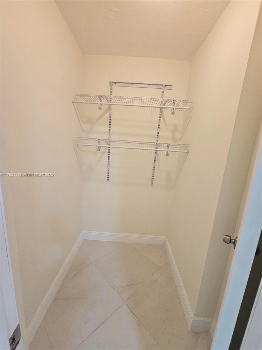 46 NW 35th St # 1