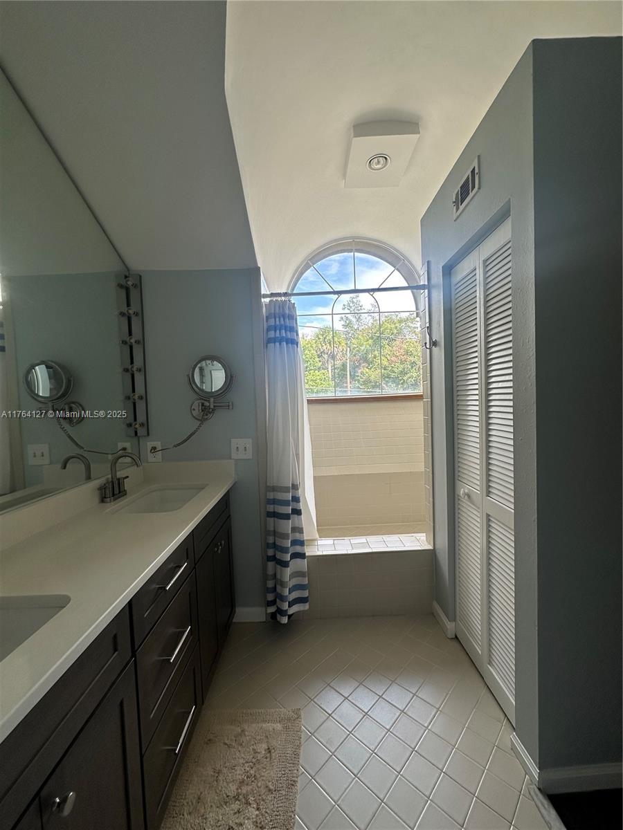 710 NE 1st Street