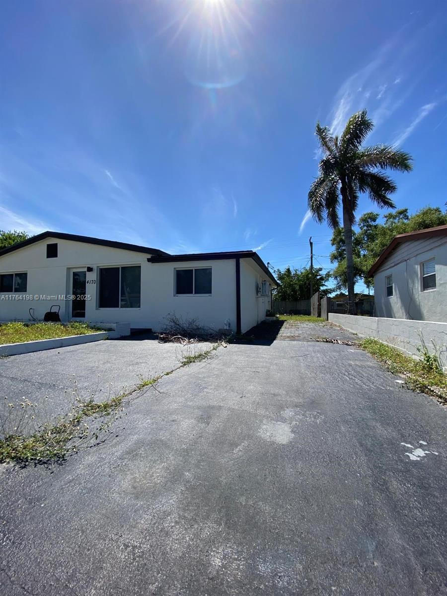 4170 SW 49th Ct
