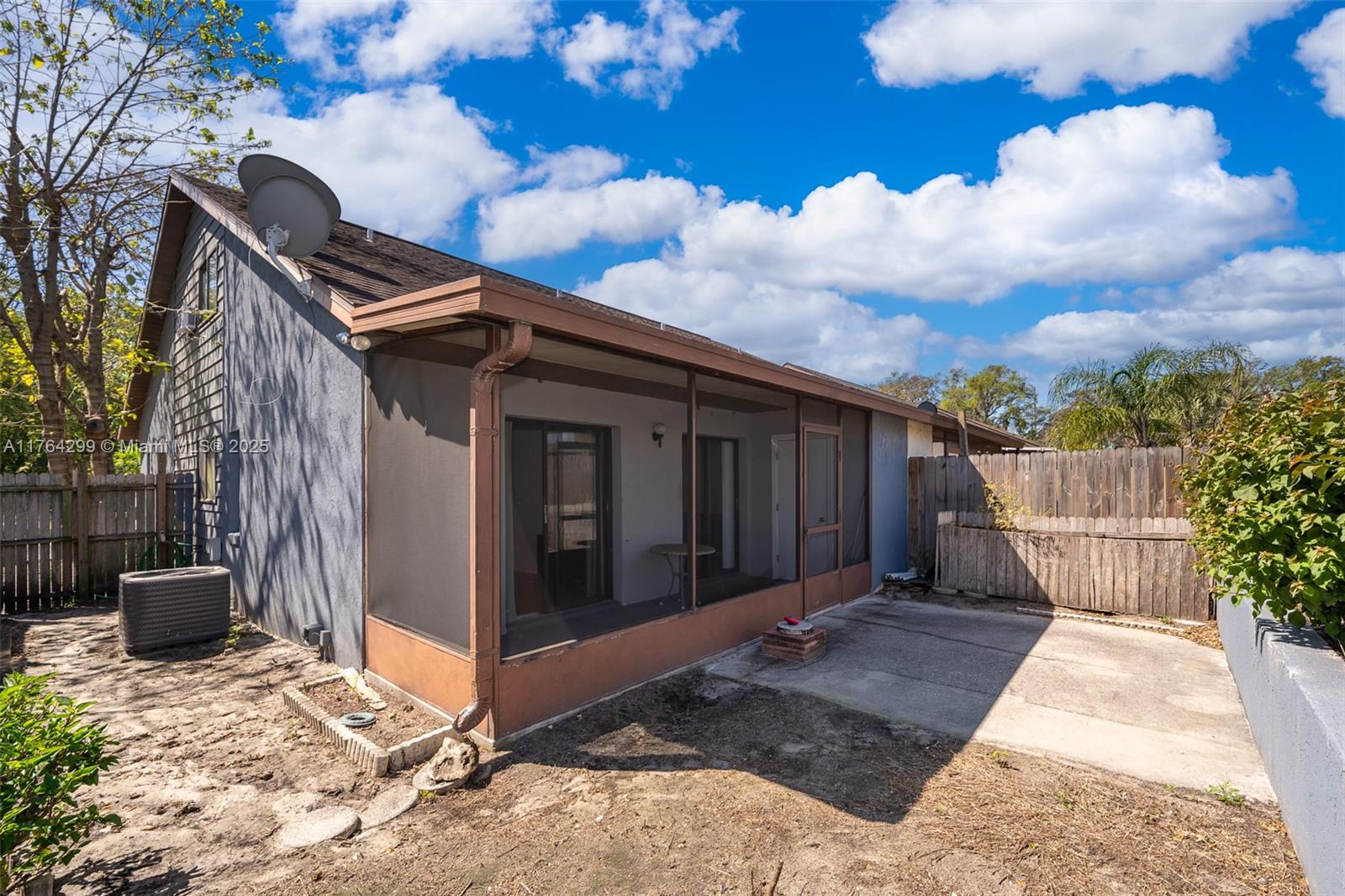 1306 Vine St