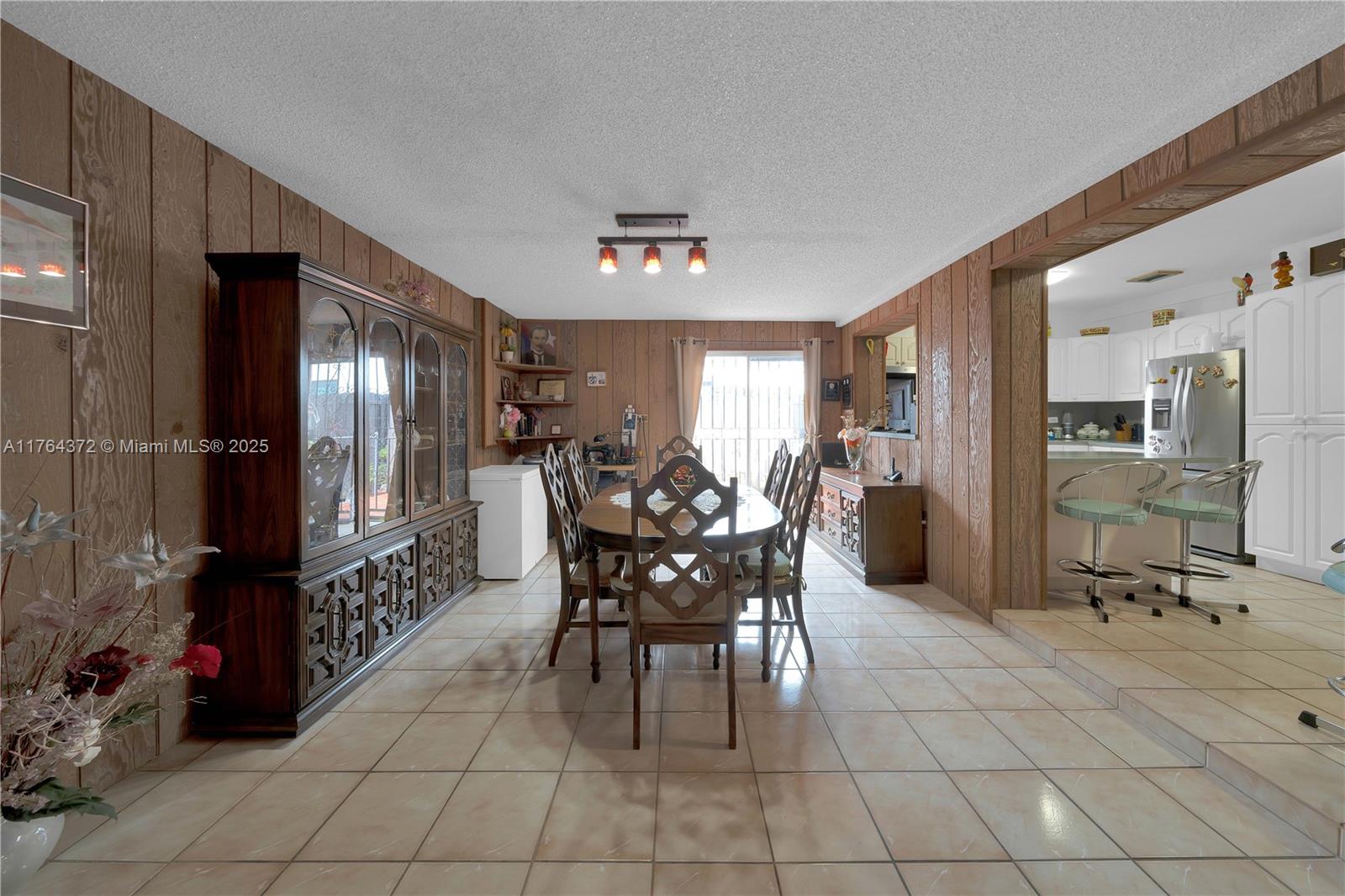 350 Tamiami Blvd