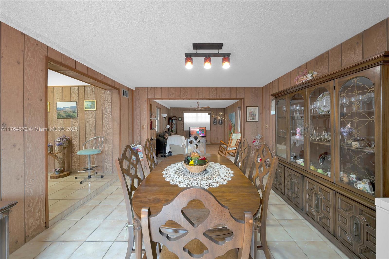 350 Tamiami Blvd