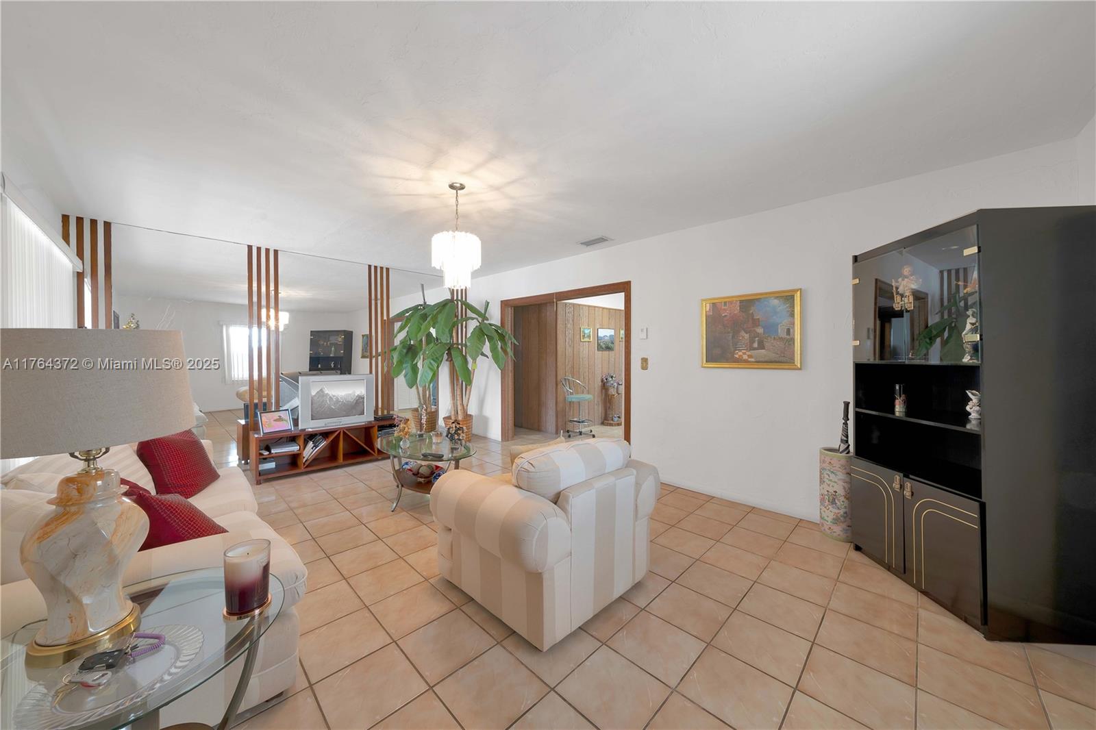 350 Tamiami Blvd