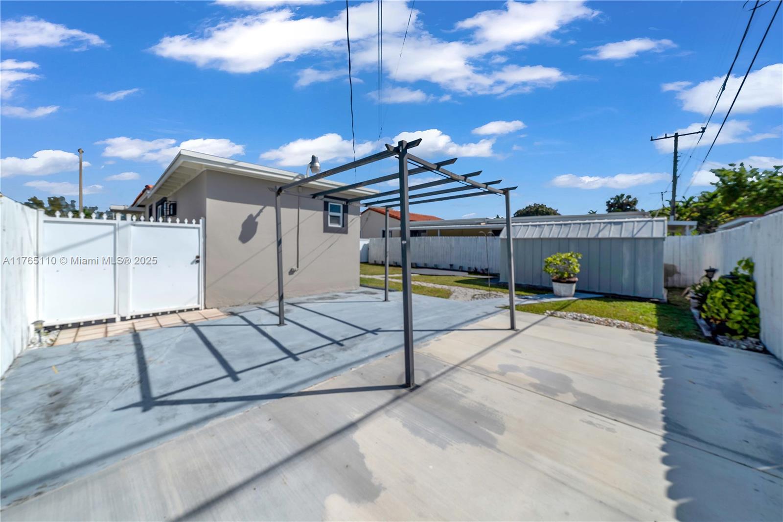 3520 NW 20th St