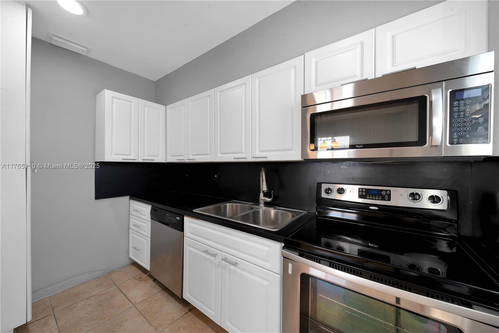 3520 NW 20th St