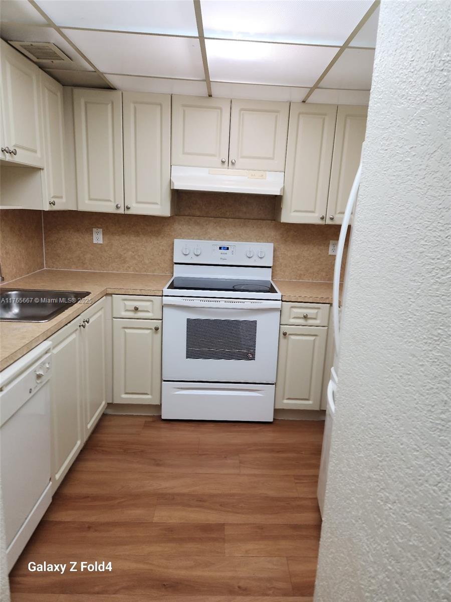 6950 Miami Gardens Dr # 407 Unit: 2-407