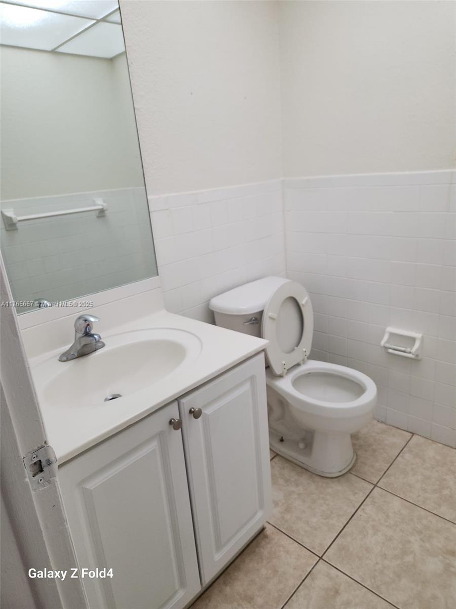 6950 Miami Gardens Dr # 407 Unit: 2-407