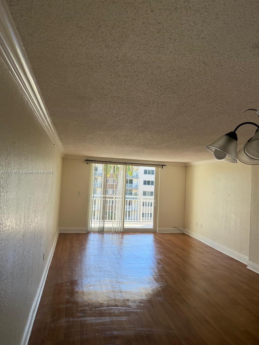 6950 Miami Gardens Dr # 407 Unit: 2-407