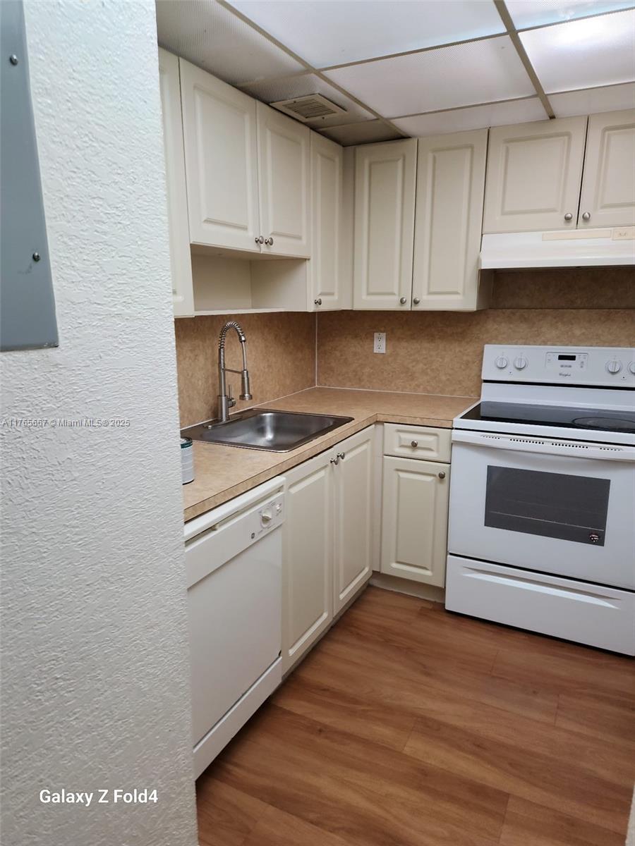 6950 Miami Gardens Dr # 407 Unit: 2-407