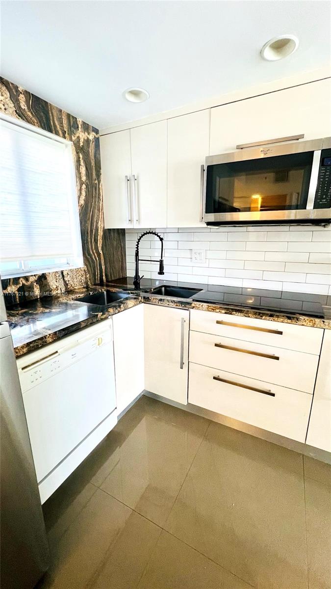 1700 NW N River Dr # 404