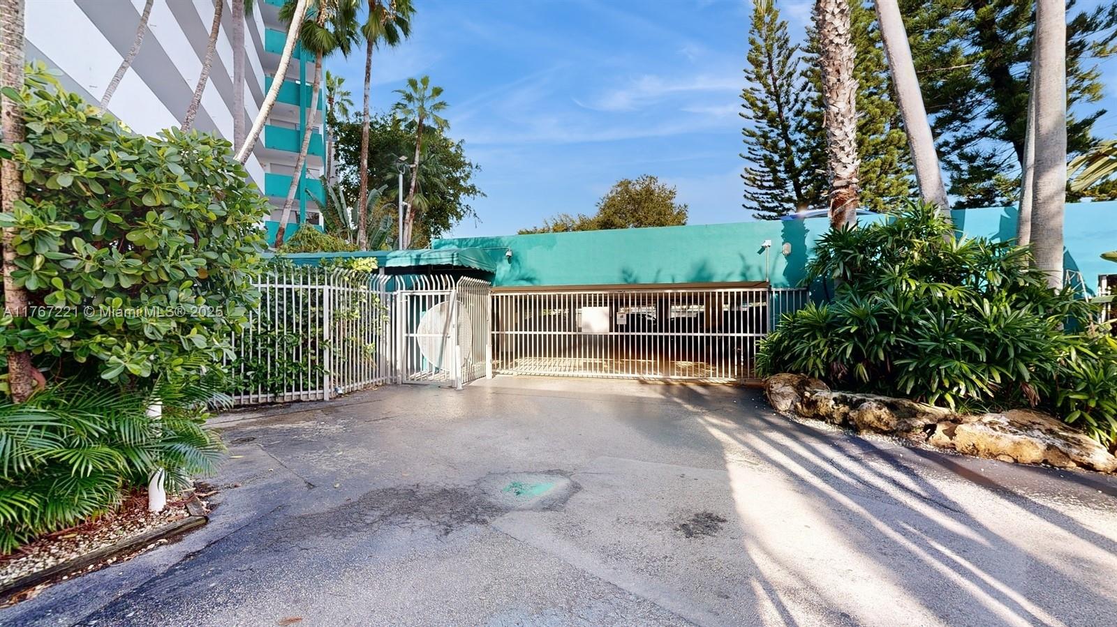 1700 NW N River Dr # 404