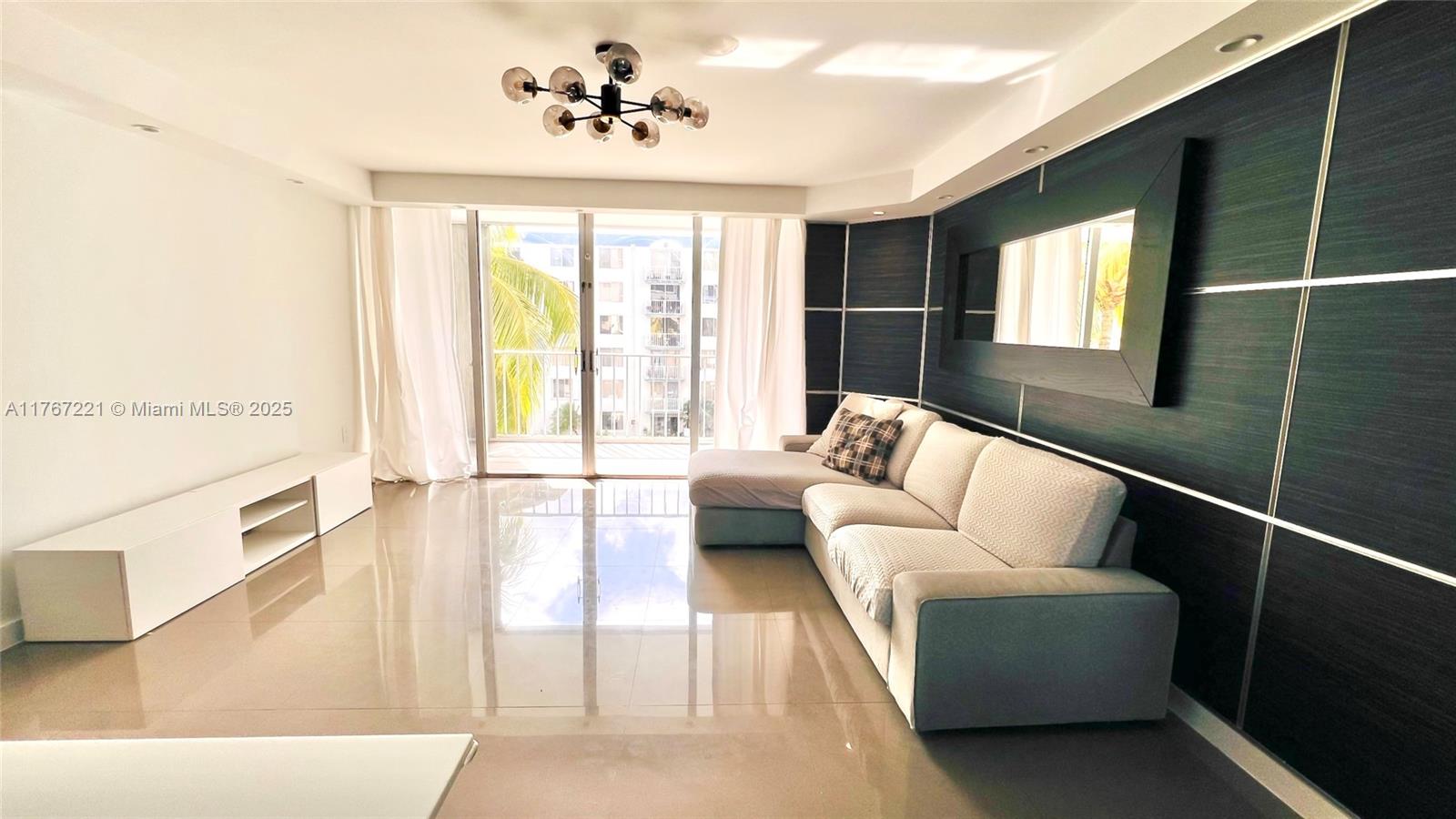 1700 NW N River Dr # 404