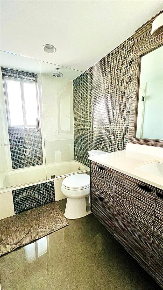 1700 NW N River Dr # 404