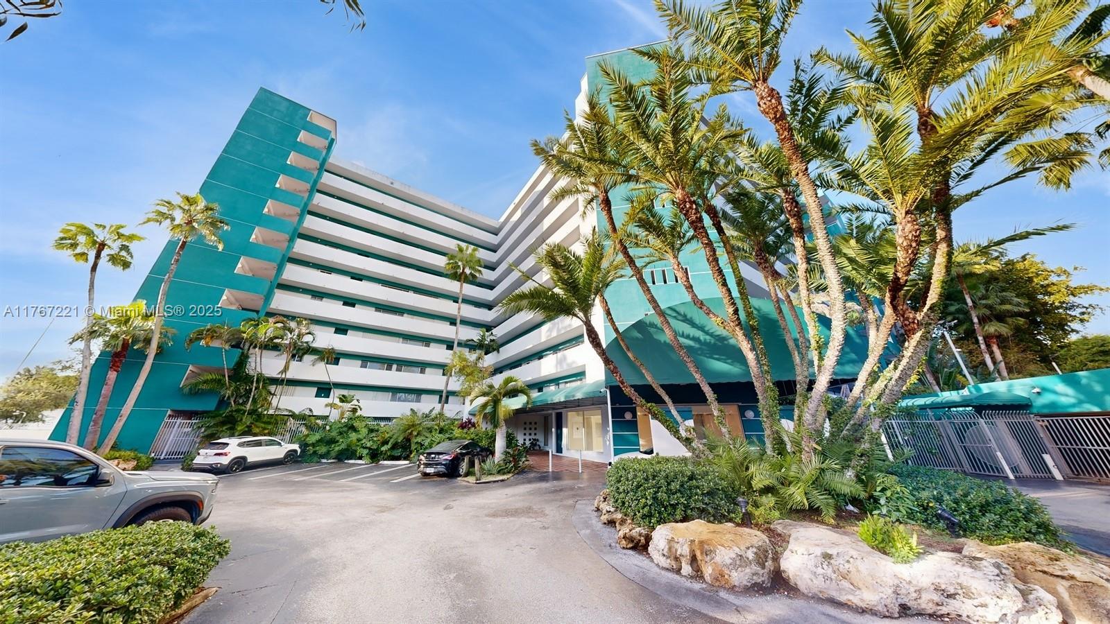 1700 NW N River Dr # 404