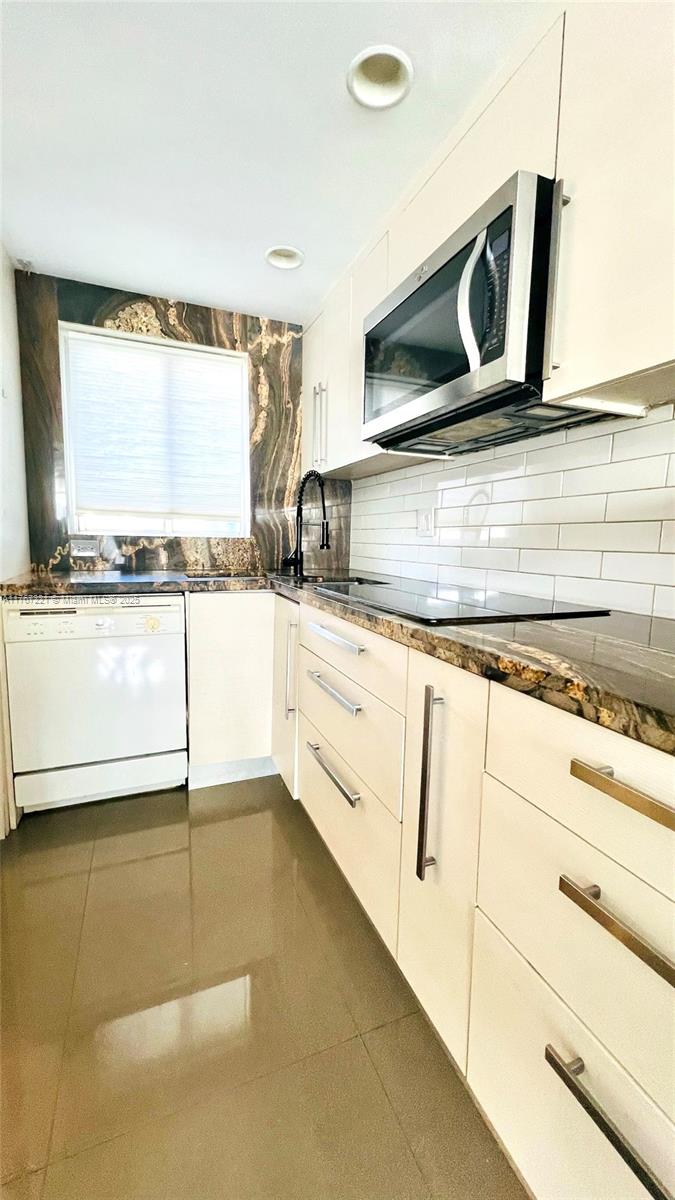 1700 NW N River Dr # 404