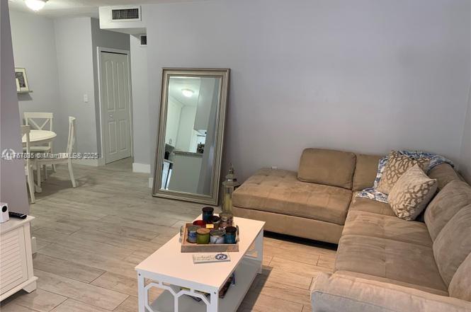 81 Edgewater Dr # 102