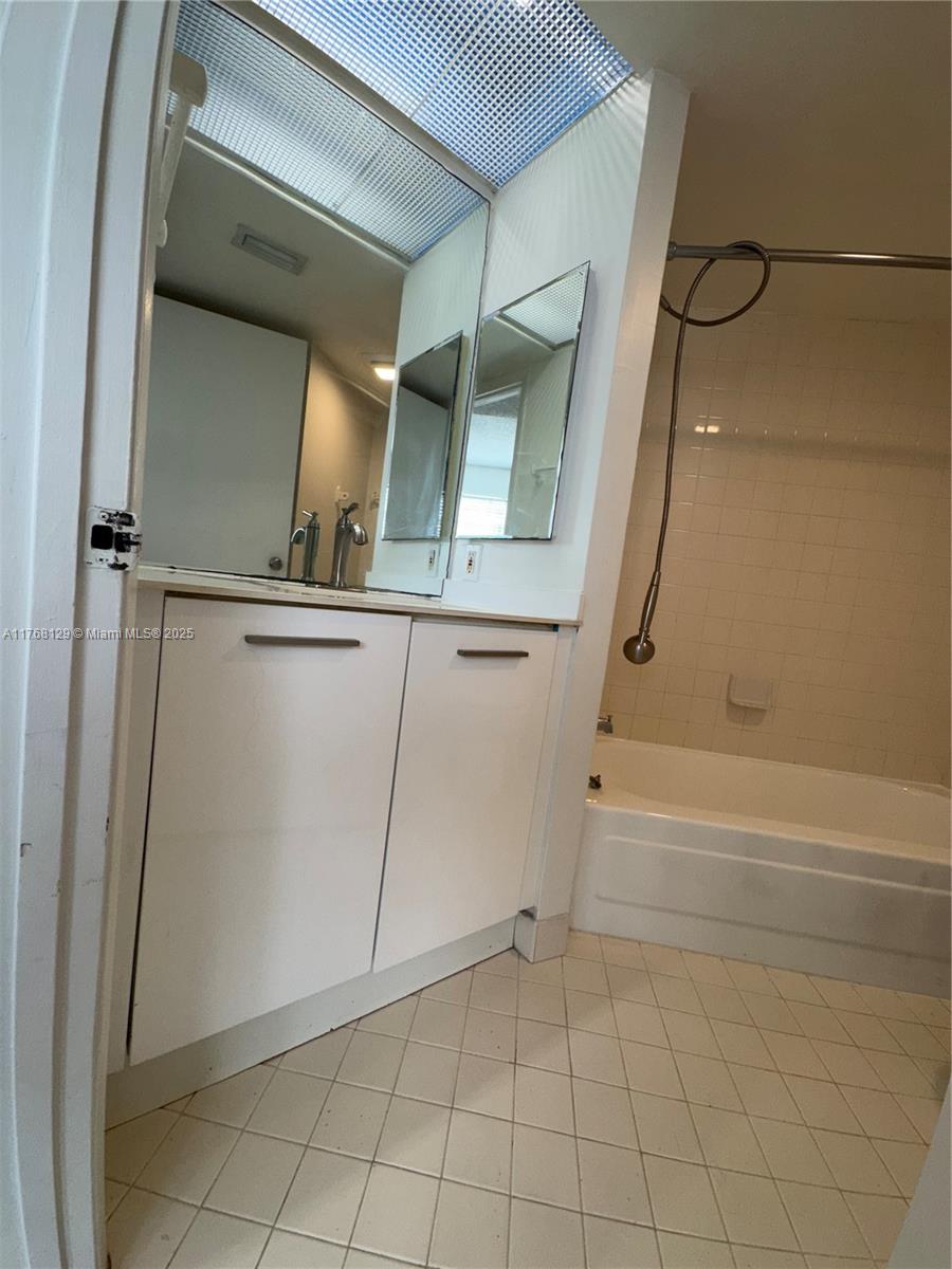 2011 SE 27th Dr # B Unit: 102-B