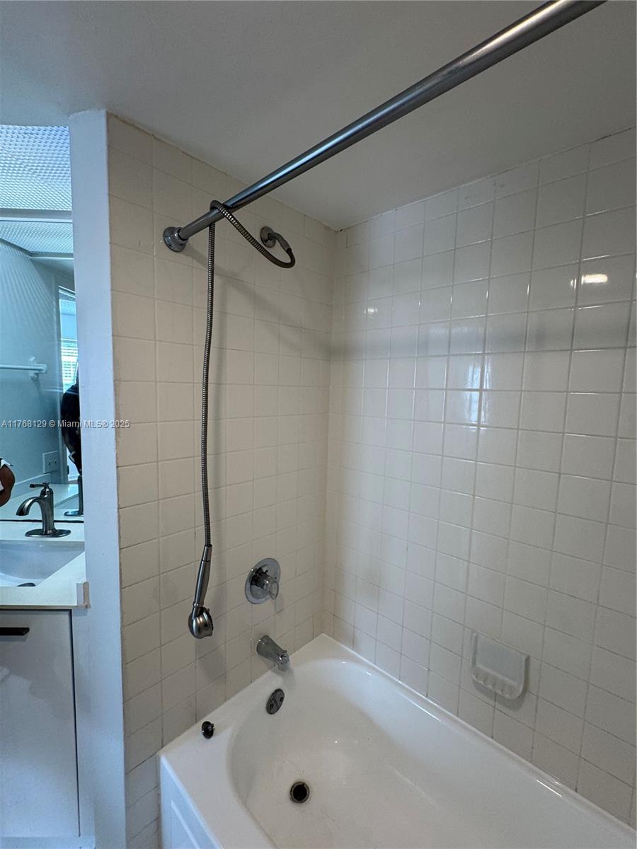 2011 SE 27th Dr # B Unit: 102-B