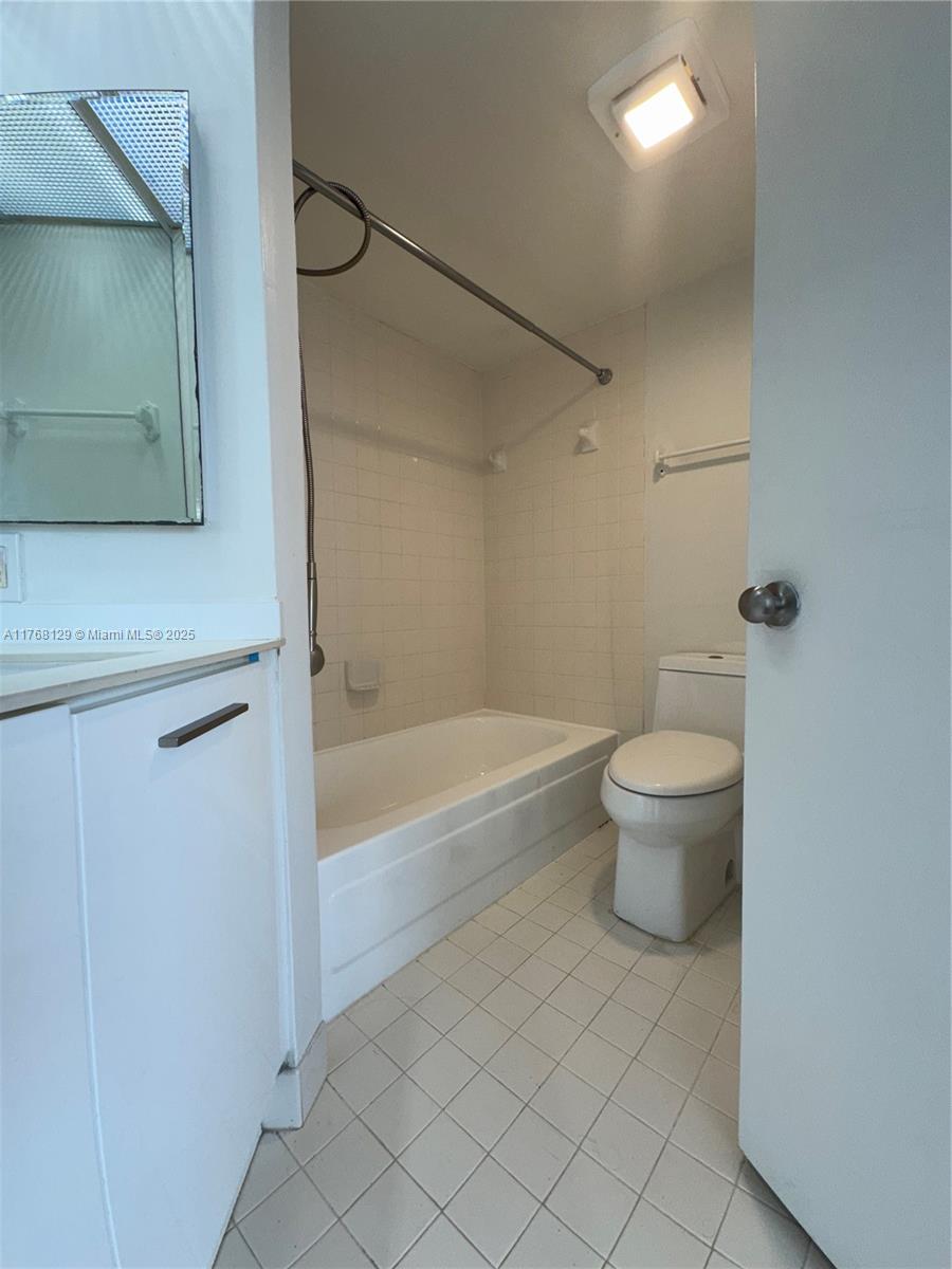 2011 SE 27th Dr # B Unit: 102-B