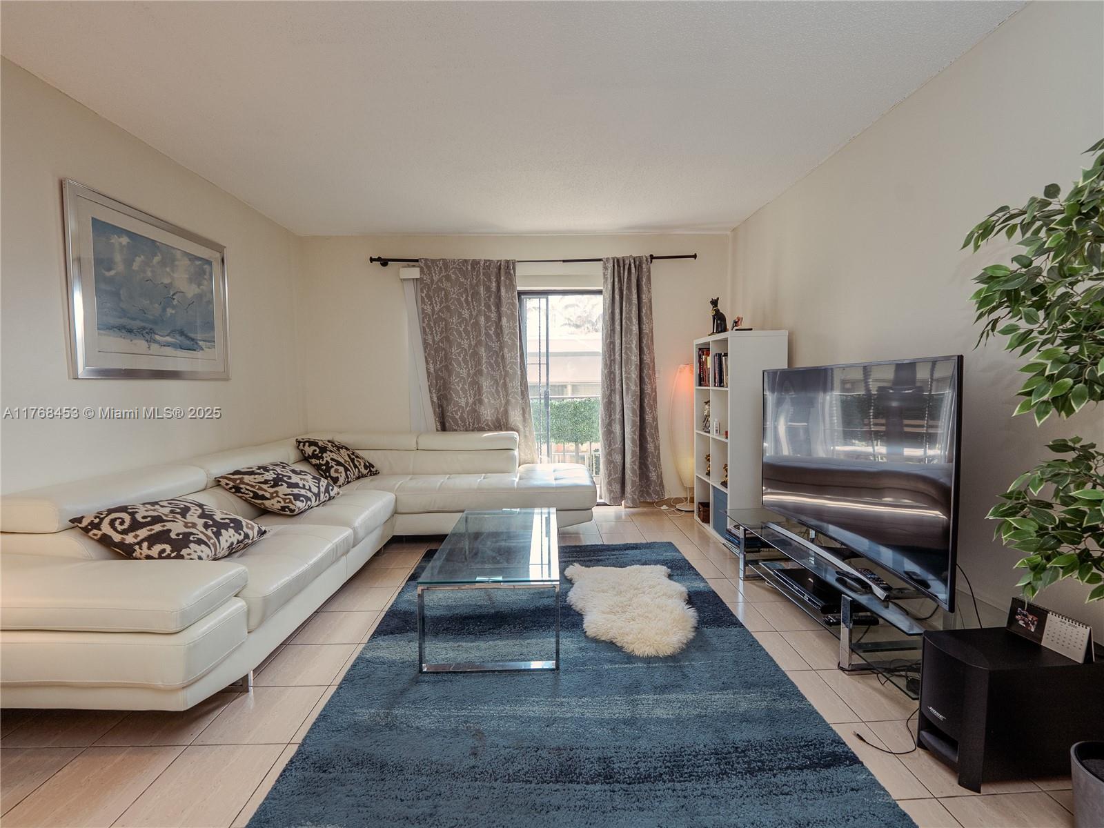 950 Euclid Ave # 210