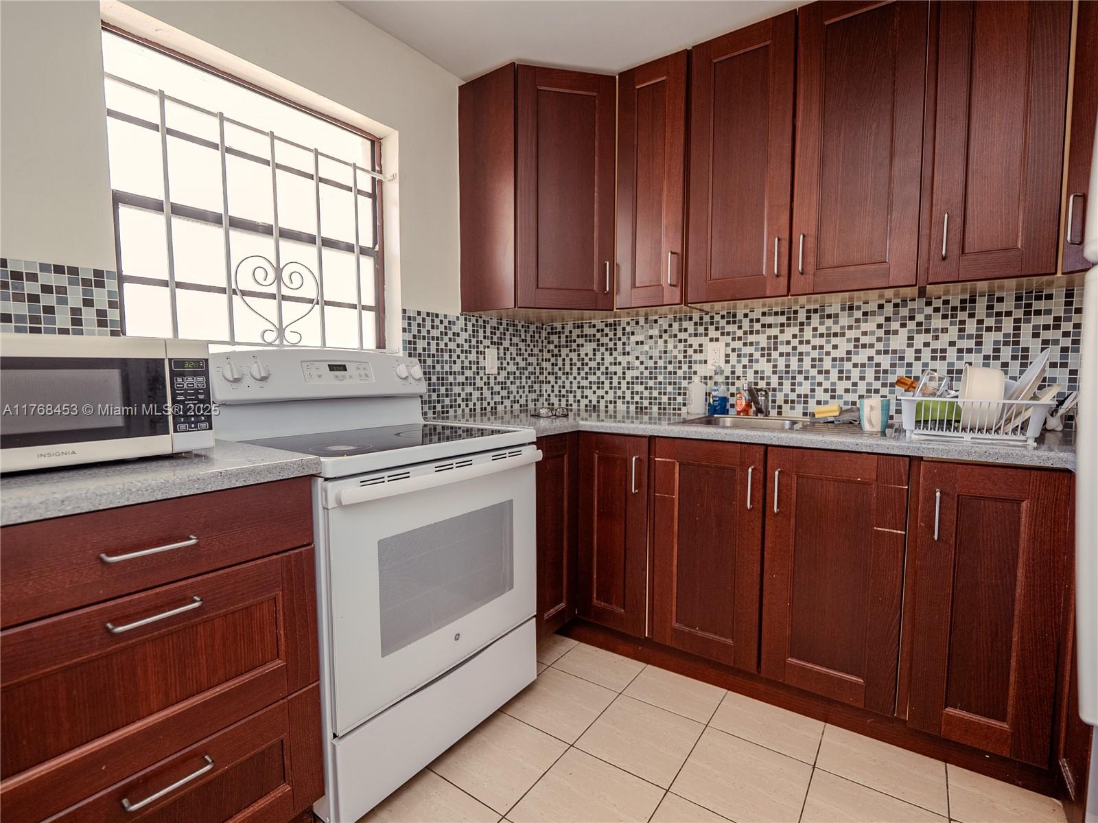 950 Euclid Ave # 210