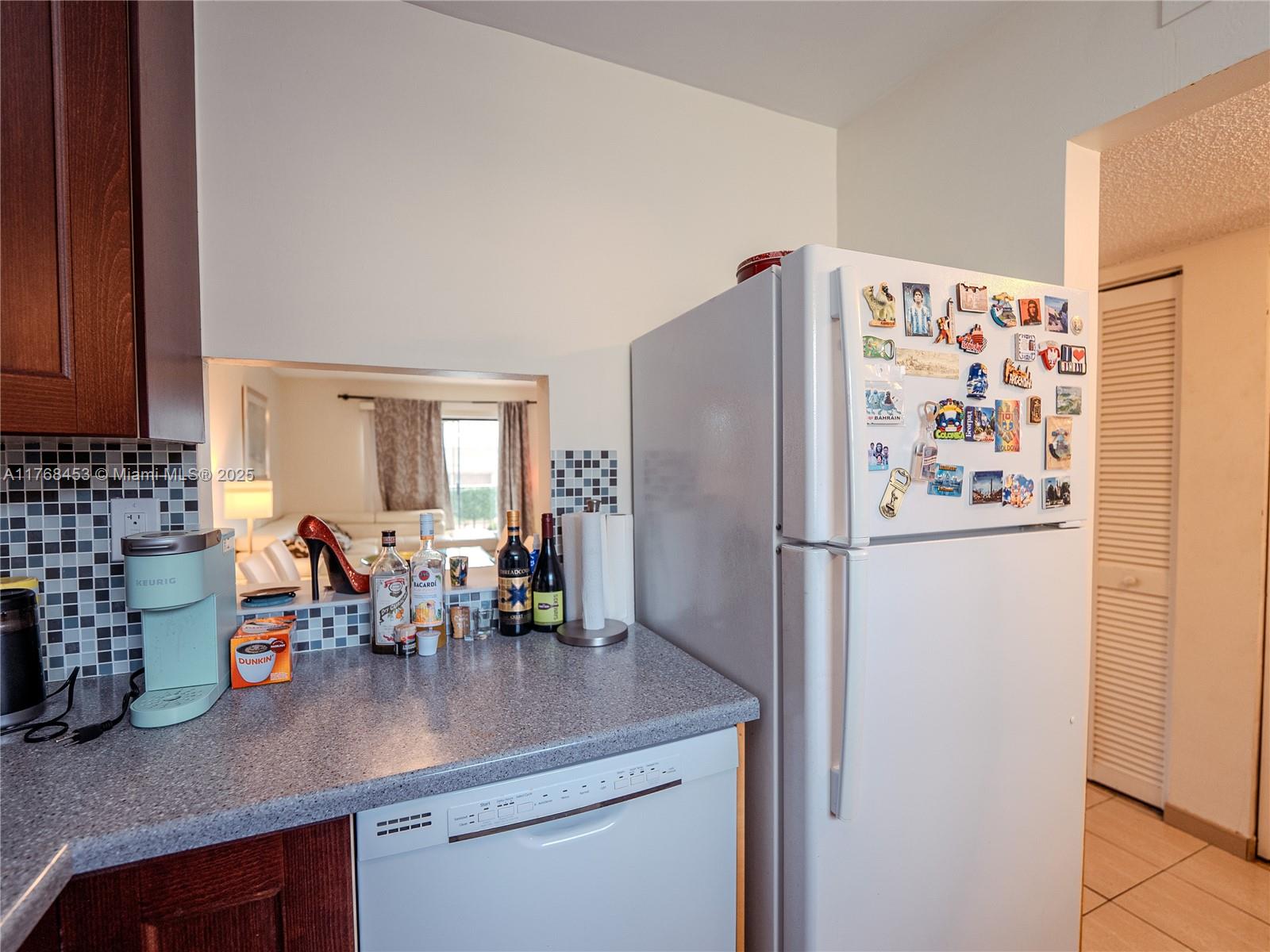 950 Euclid Ave # 210