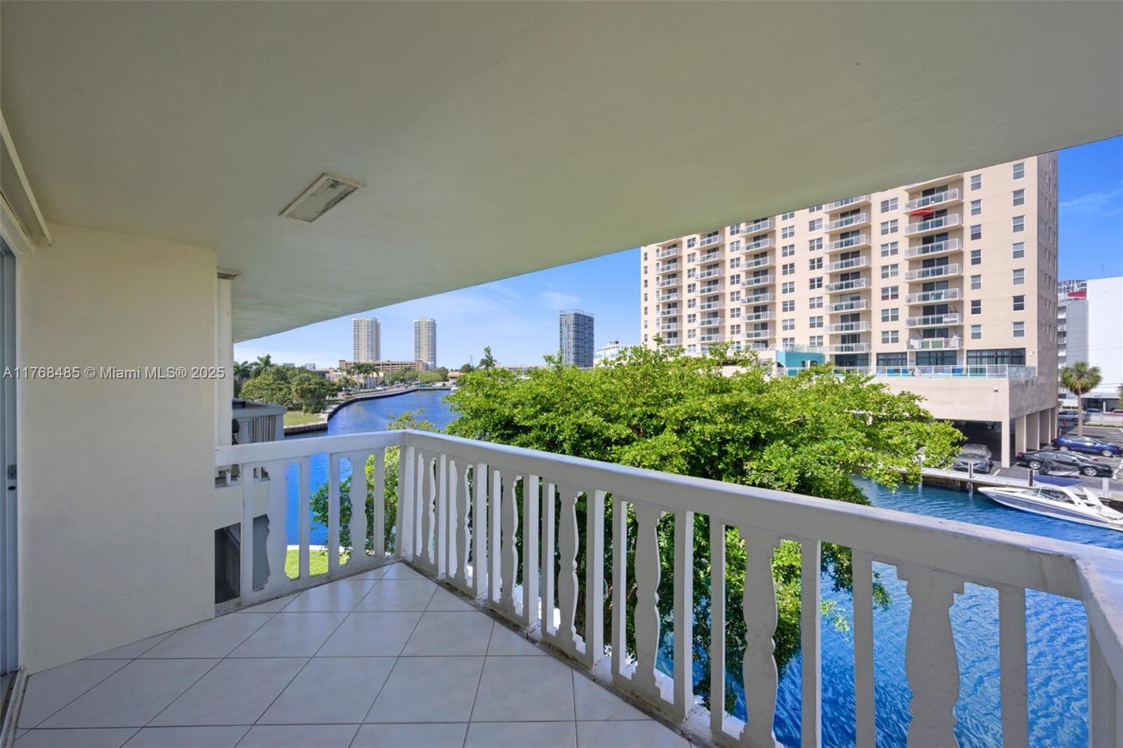 450 Paradise Isle Blvd # 303