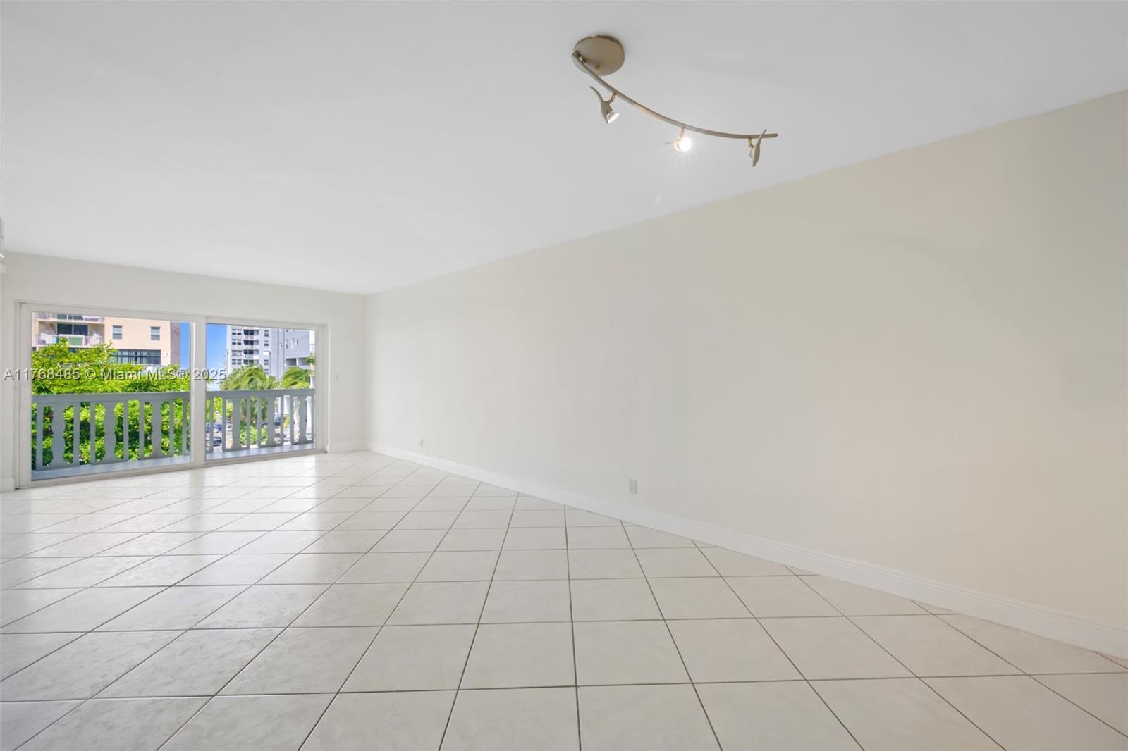 450 Paradise Isle Blvd # 303