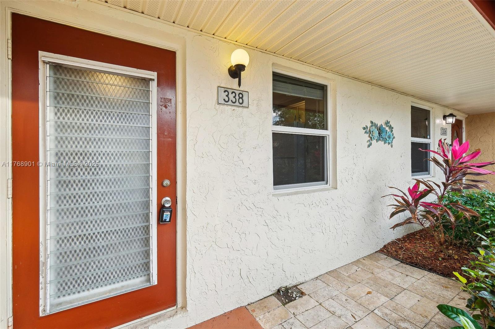 338 Lake Evelyn Dr