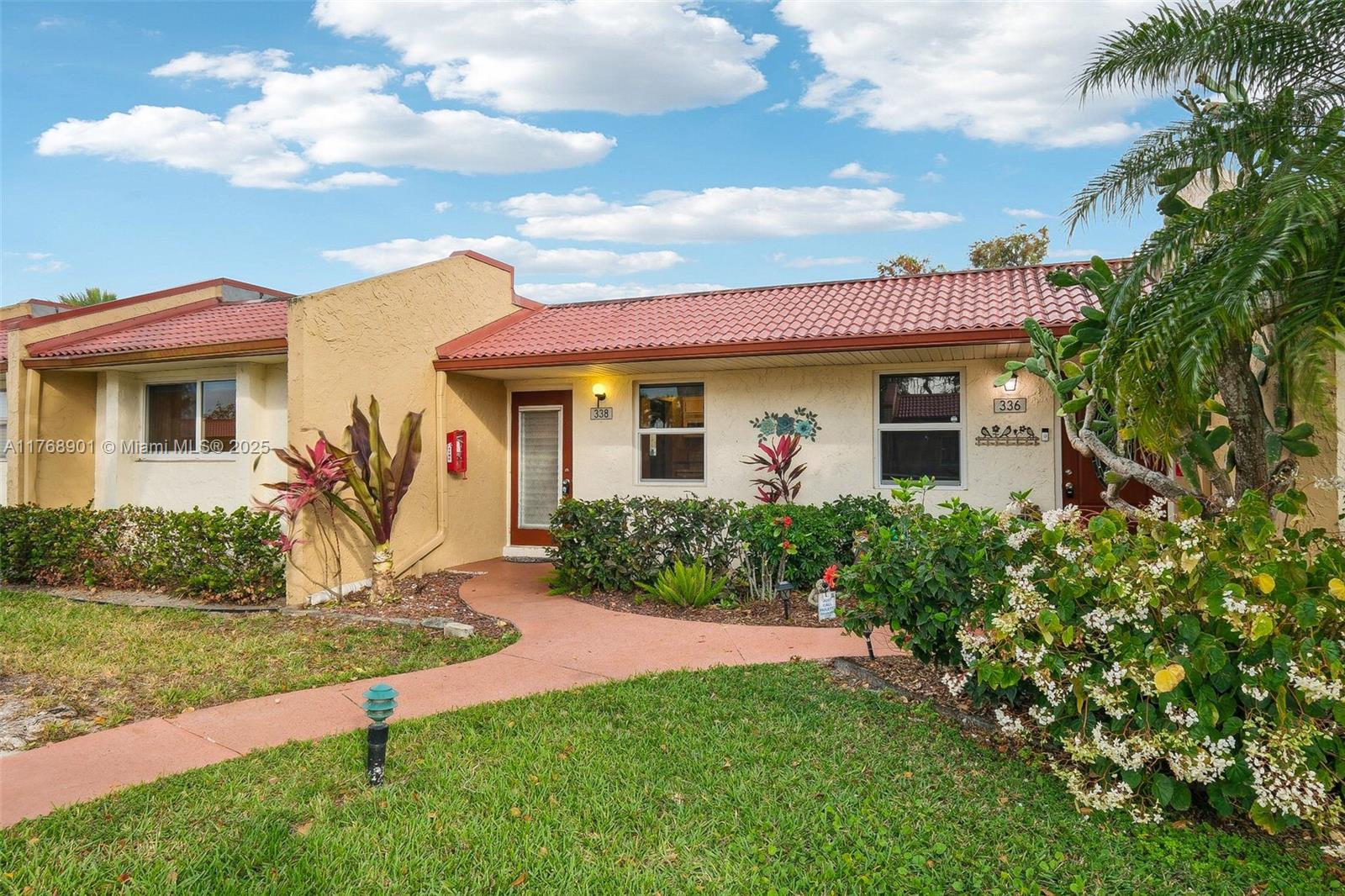 338 Lake Evelyn Dr