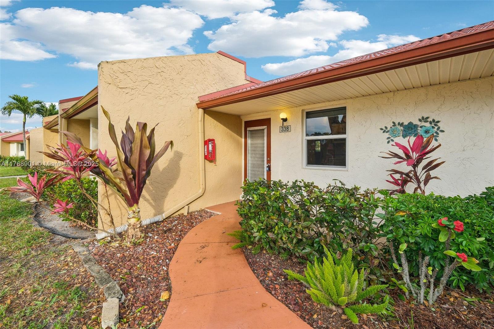 338 Lake Evelyn Dr