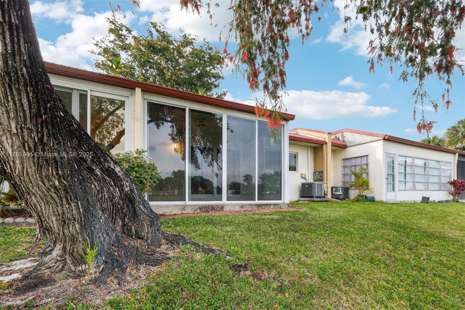 338 Lake Evelyn Dr