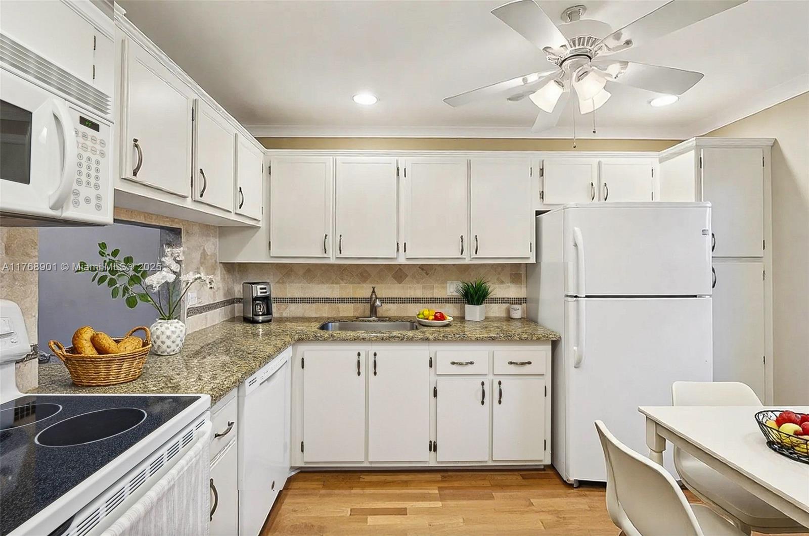 338 Lake Evelyn Dr