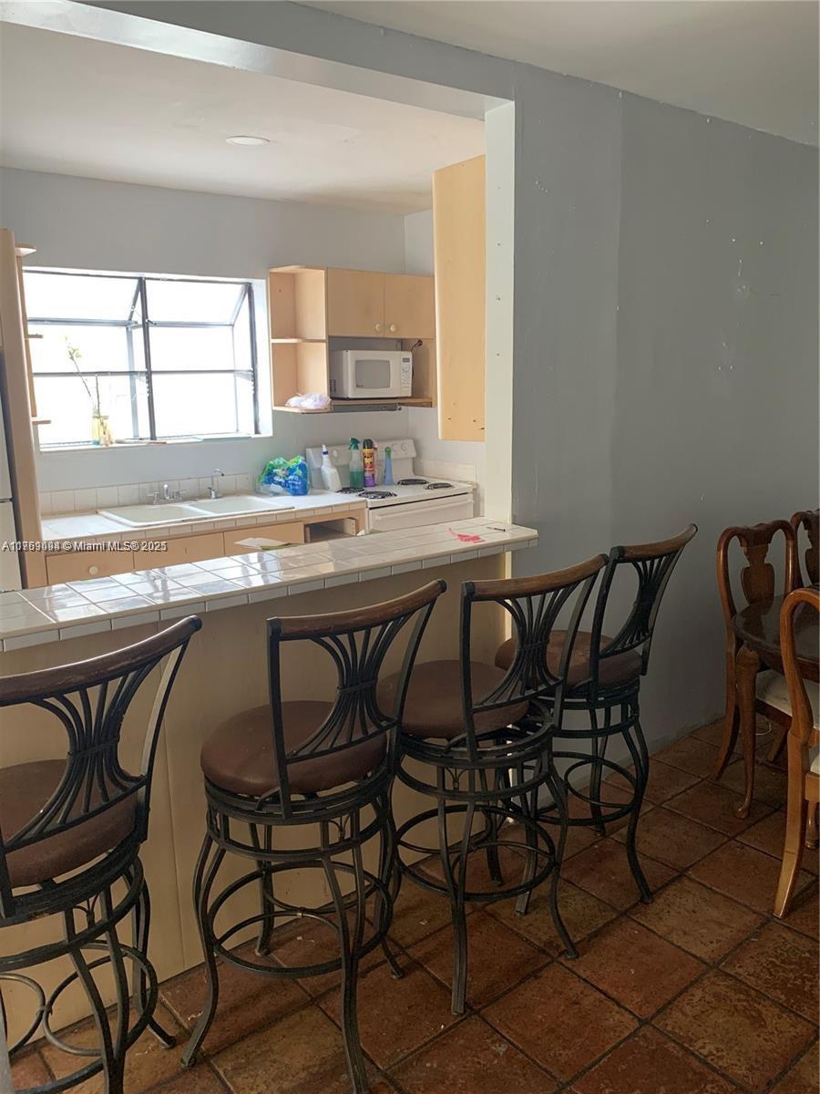 1037 NW 30th St