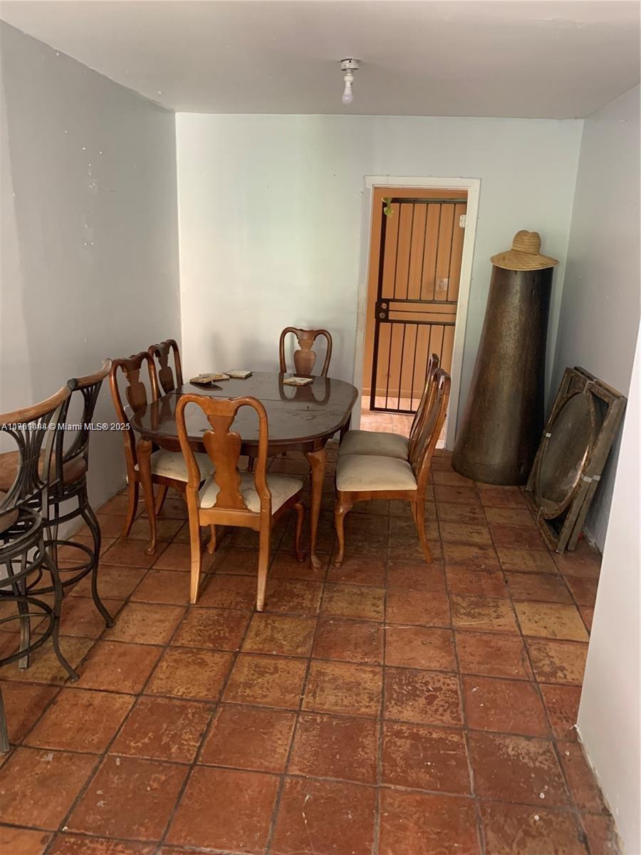 1037 NW 30th St