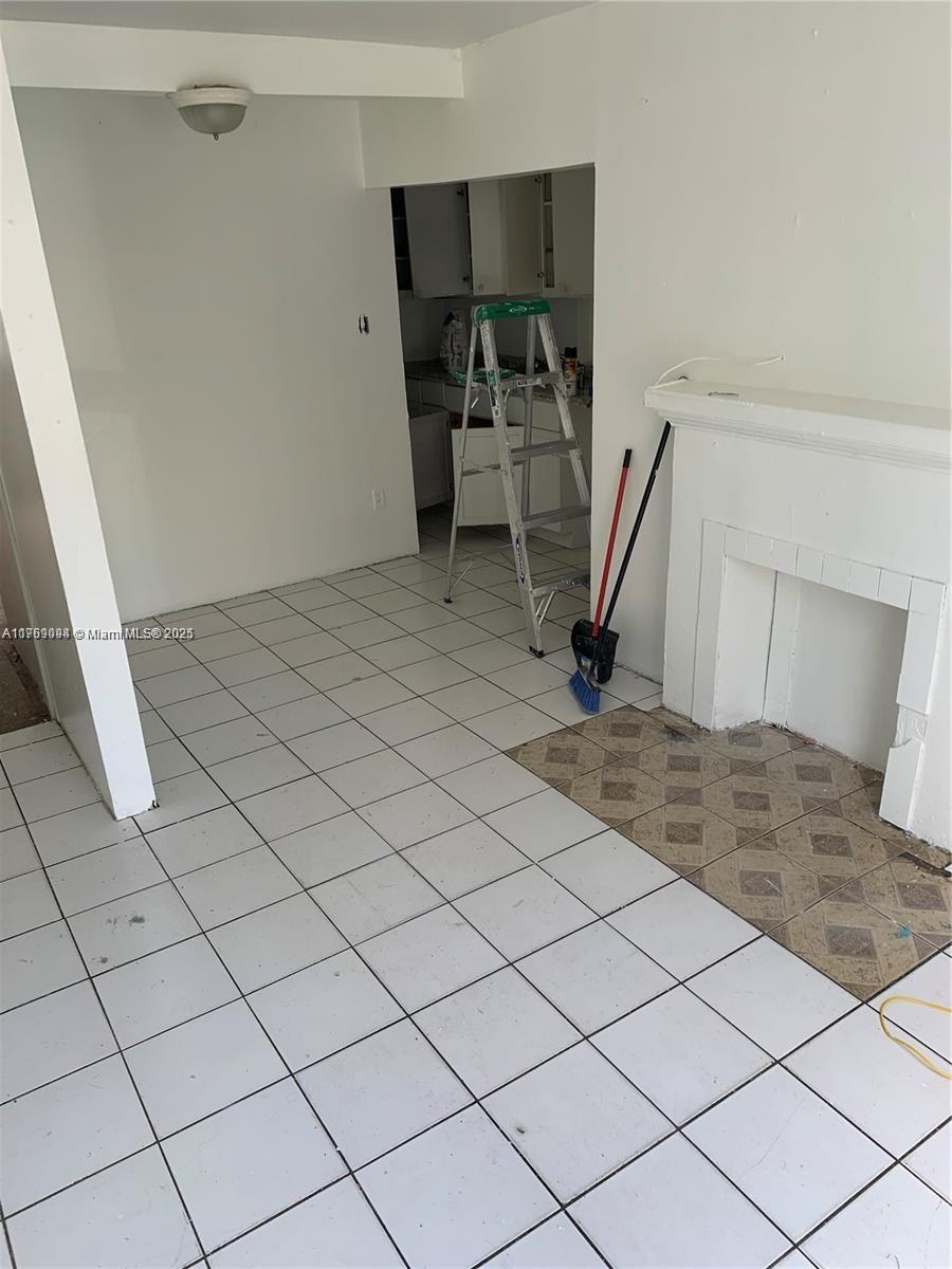 1037 NW 30th St