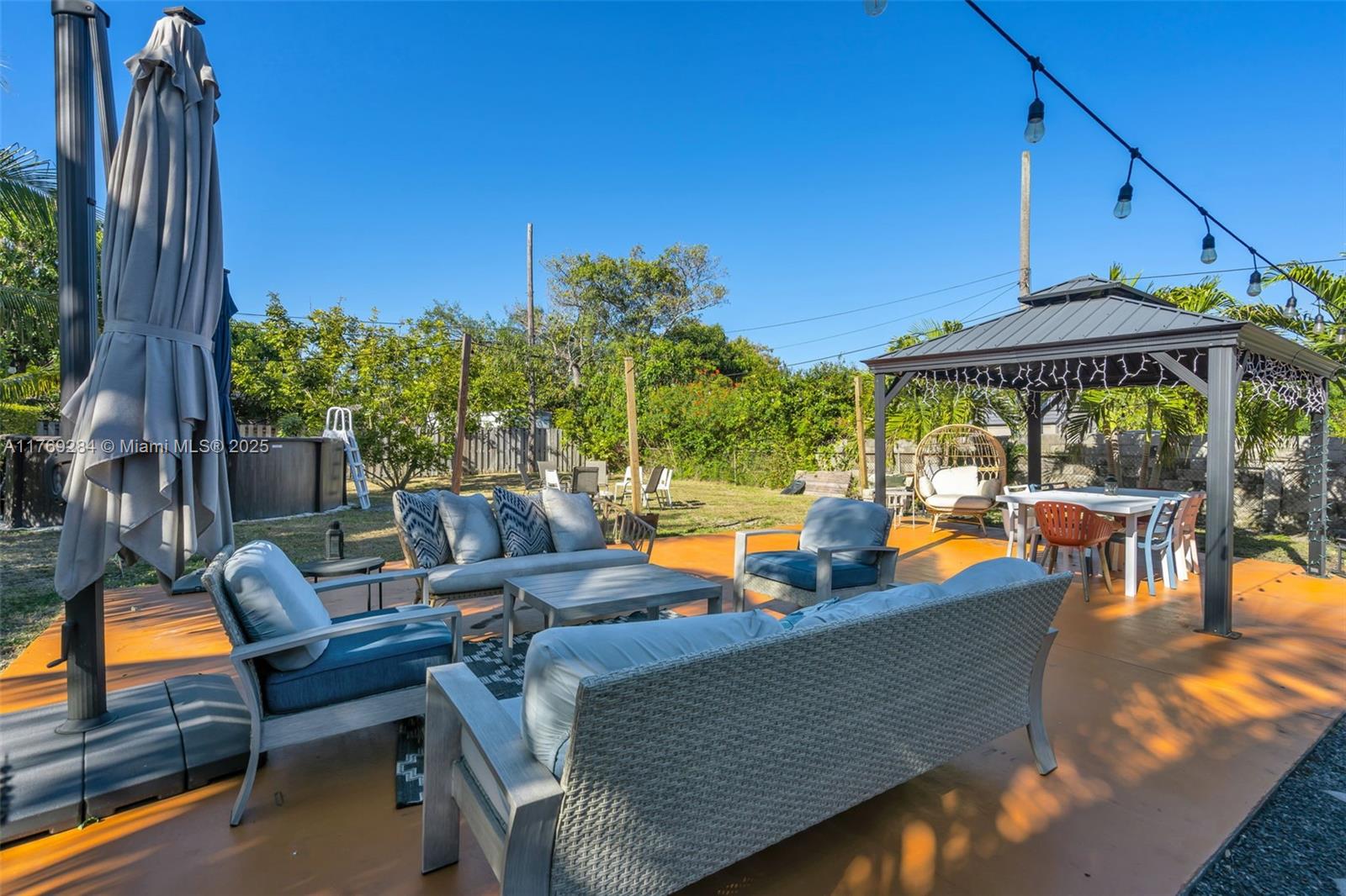 125 NW 127th St