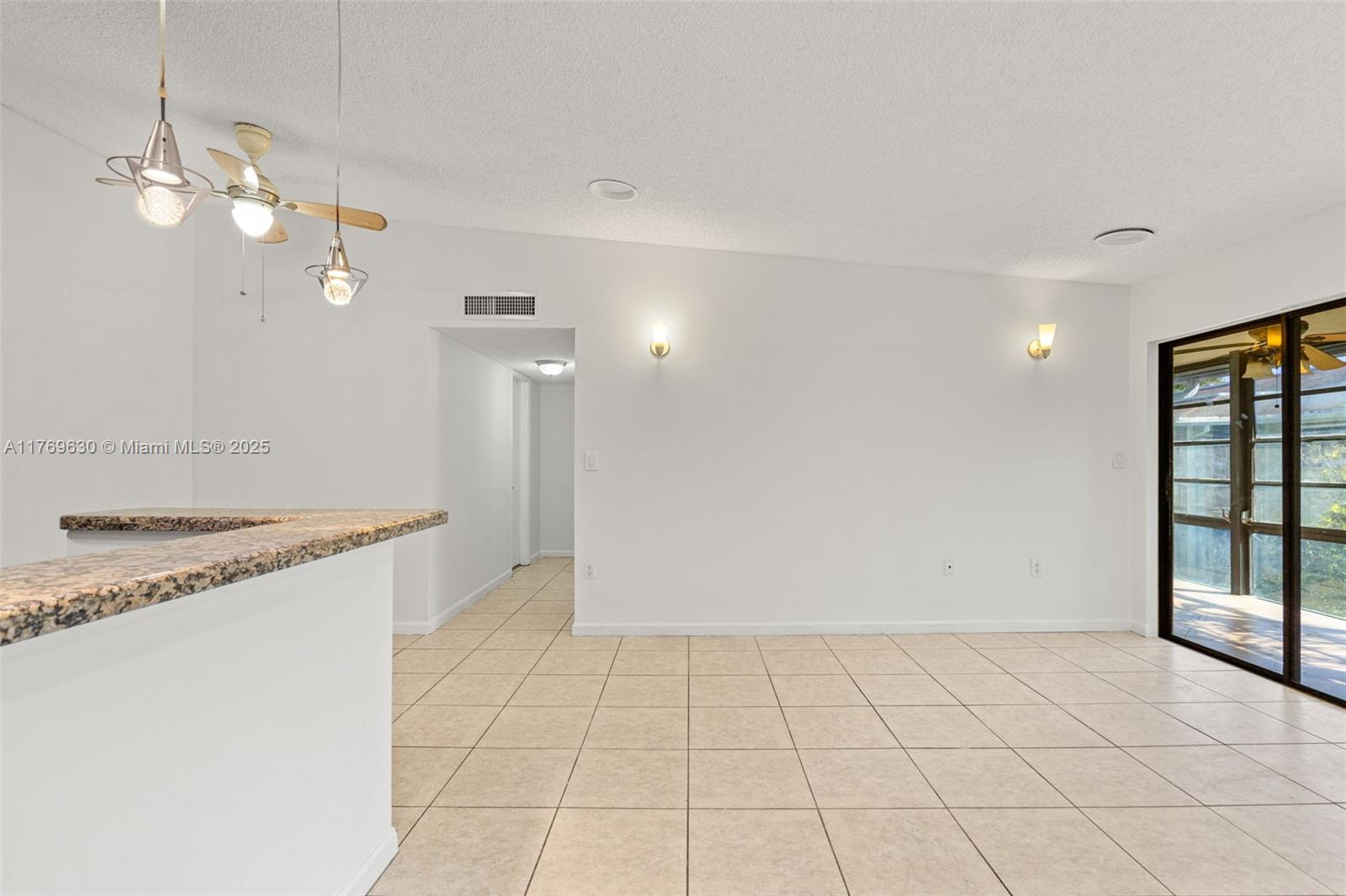 915 NE 199th St # 15 Unit: 202-15