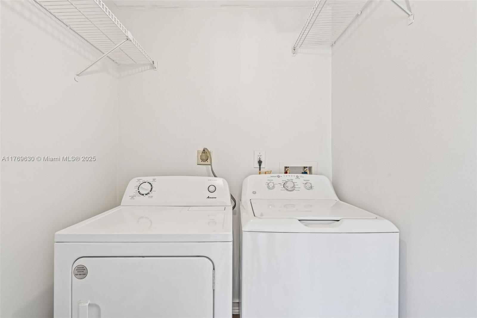 915 NE 199th St # 15 Unit: 202-15