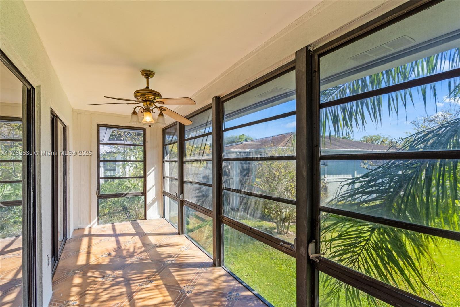 915 NE 199th St # 15 Unit: 202-15