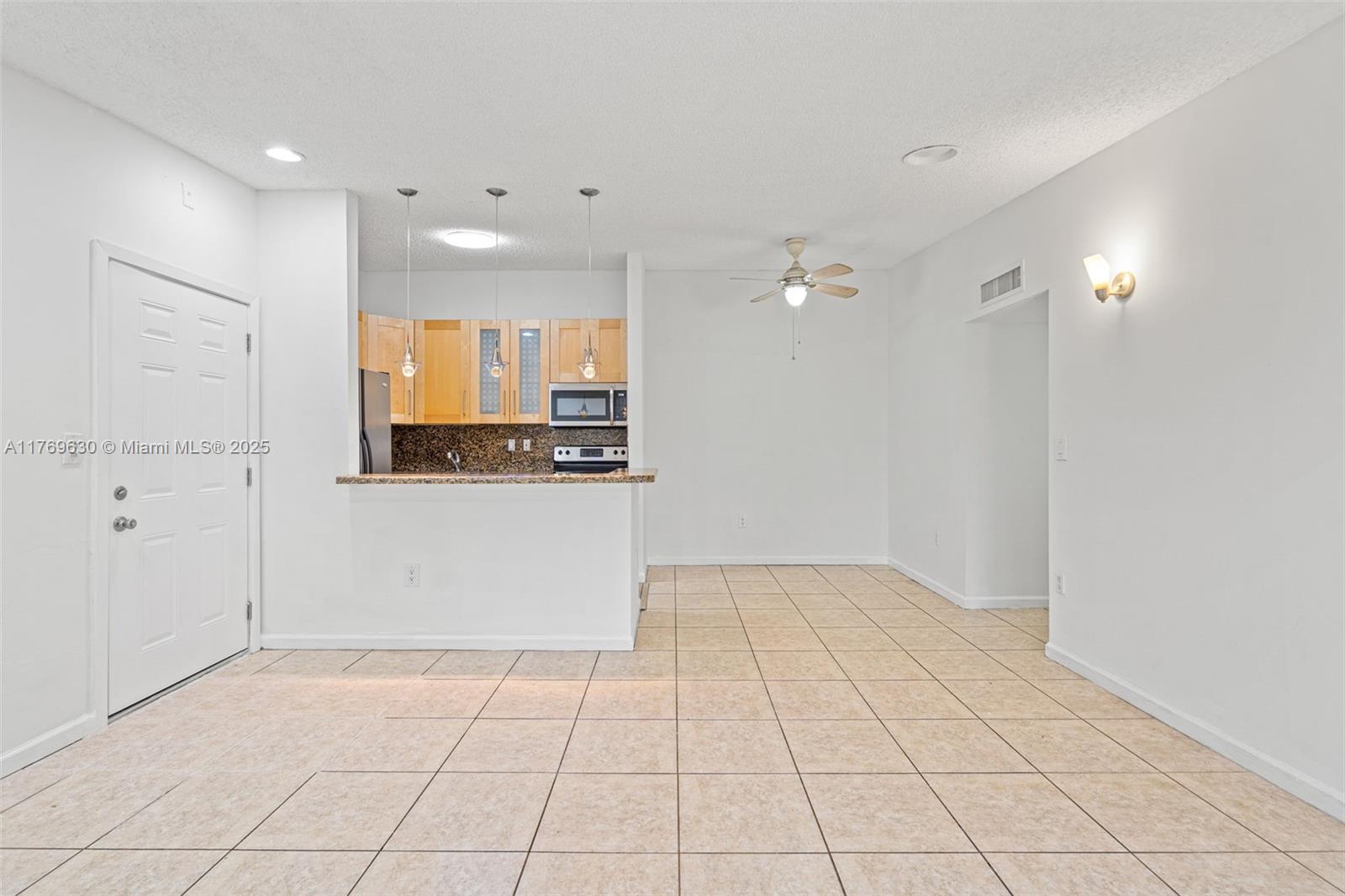 915 NE 199th St # 15 Unit: 202-15