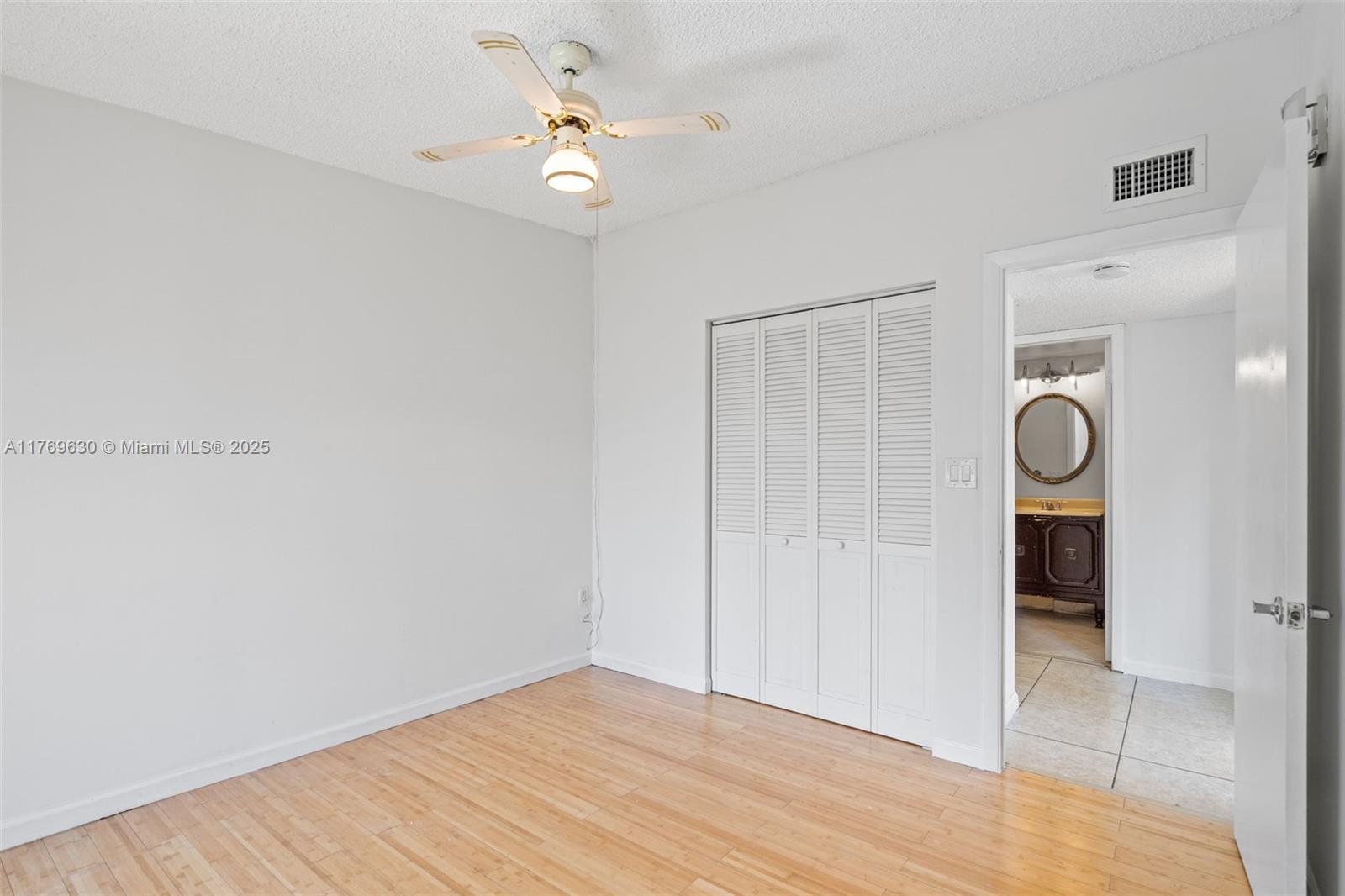 915 NE 199th St # 15 Unit: 202-15