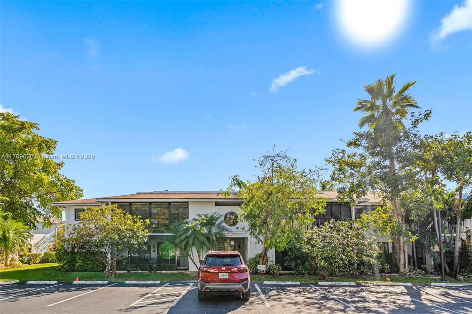 915 NE 199th St # 15 Unit: 202-15