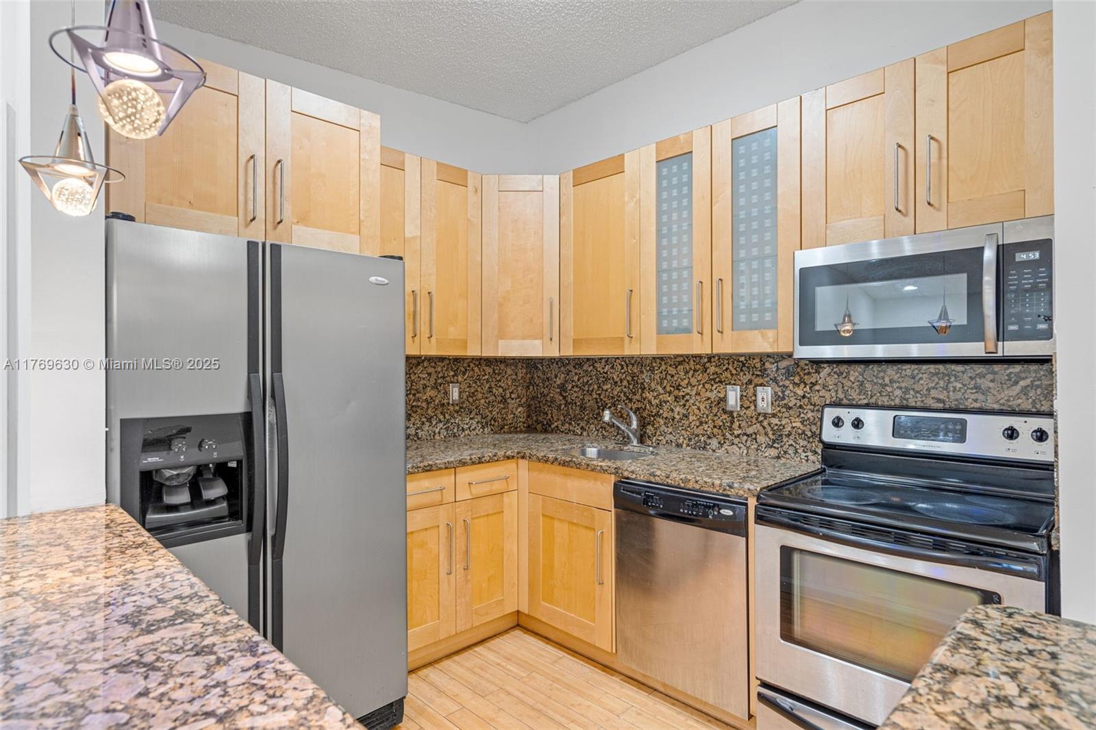 915 NE 199th St # 15 Unit: 202-15