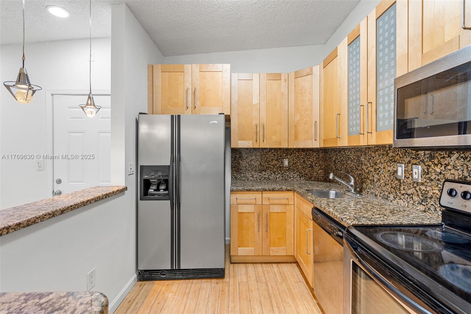 915 NE 199th St # 15 Unit: 202-15