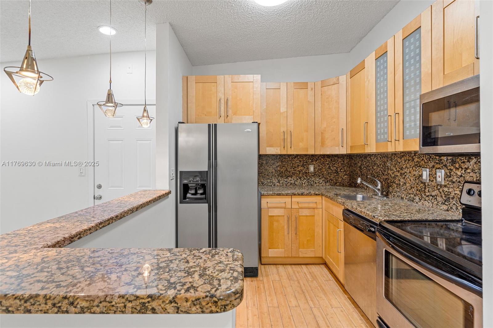 915 NE 199th St # 15 Unit: 202-15