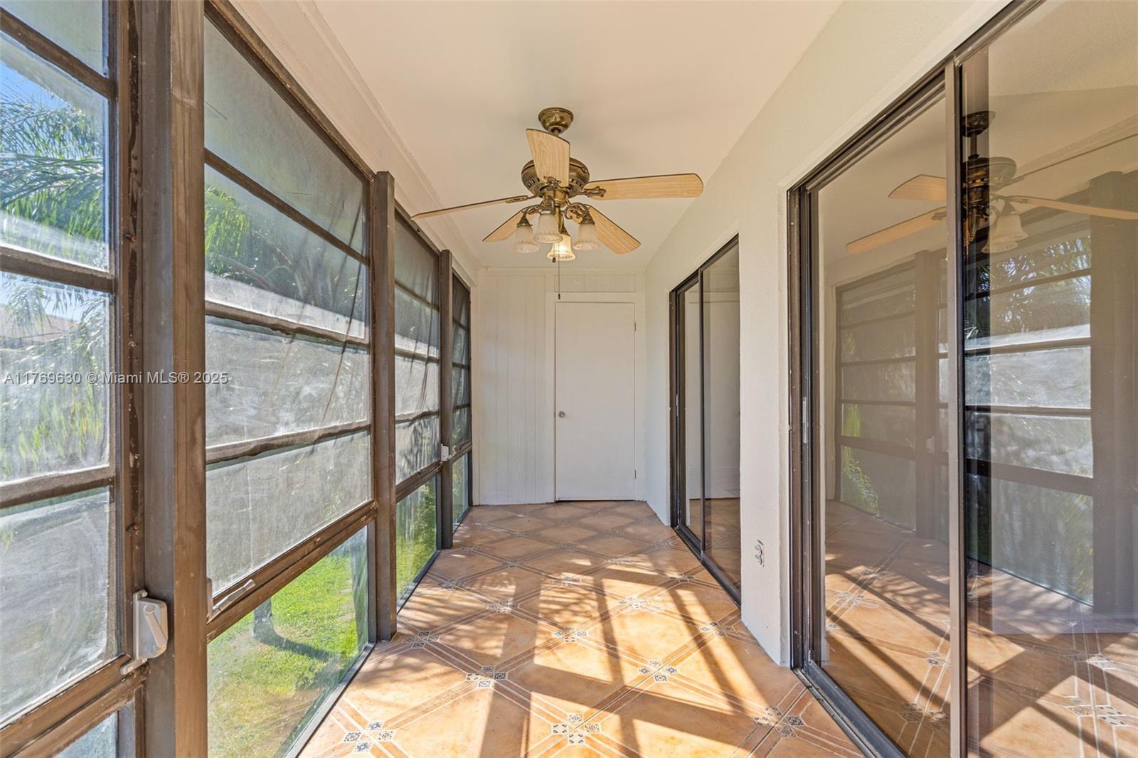 915 NE 199th St # 15 Unit: 202-15