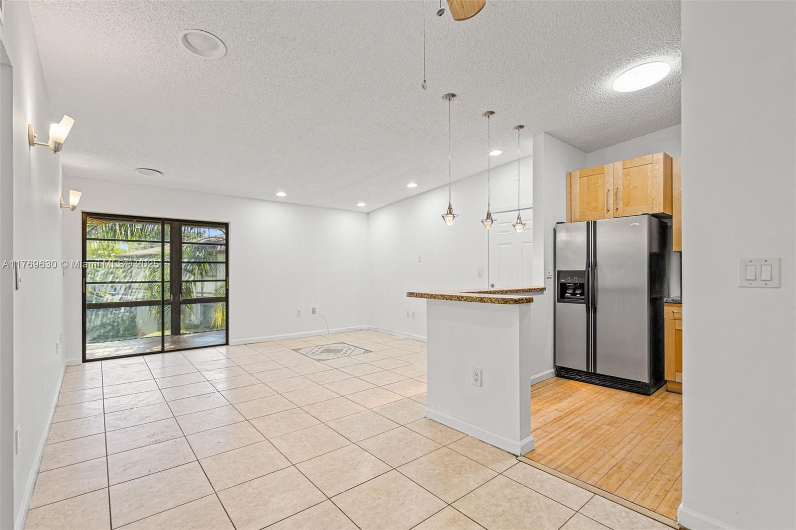 915 NE 199th St # 15 Unit: 202-15