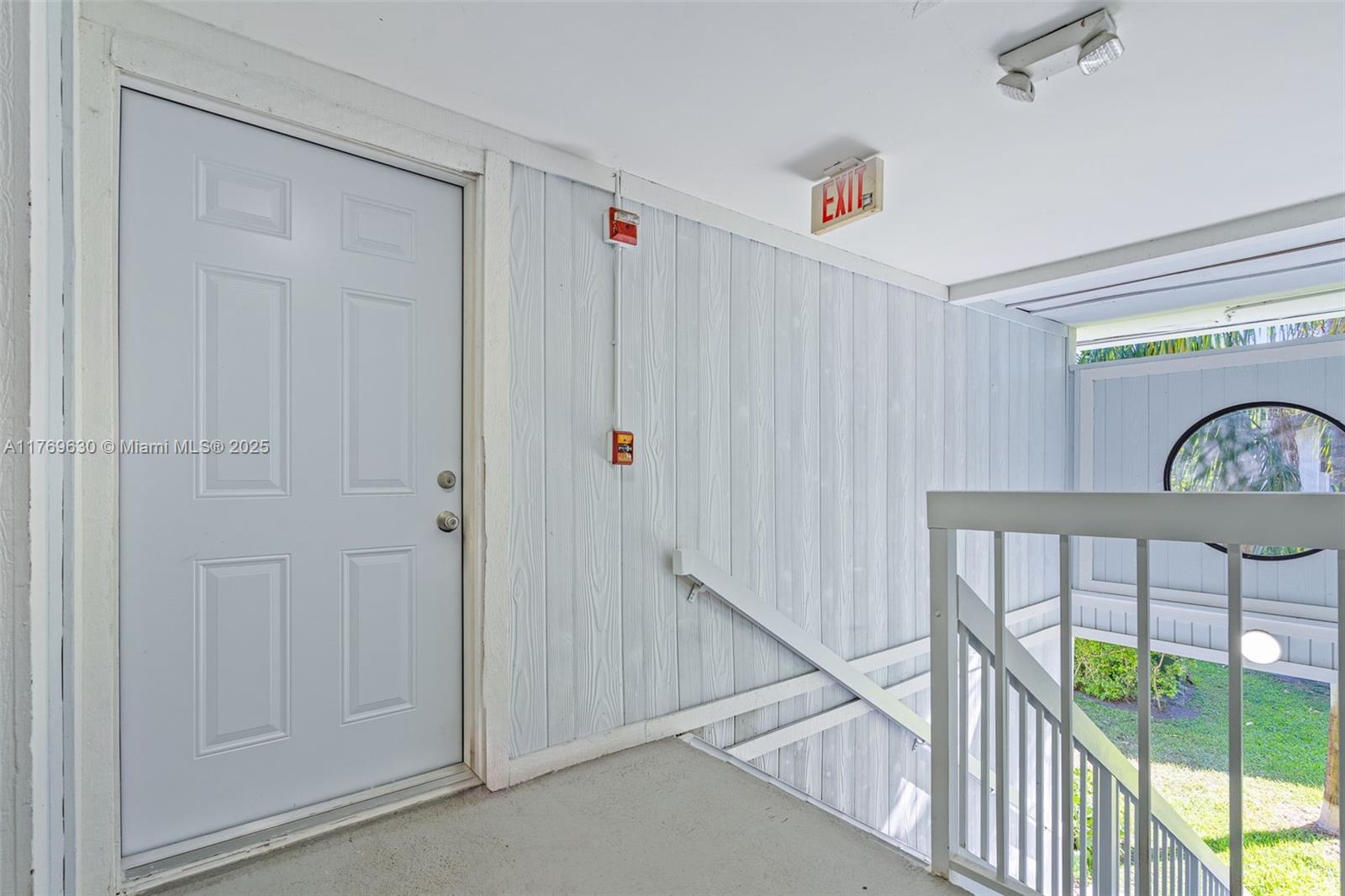 915 NE 199th St # 15 Unit: 202-15