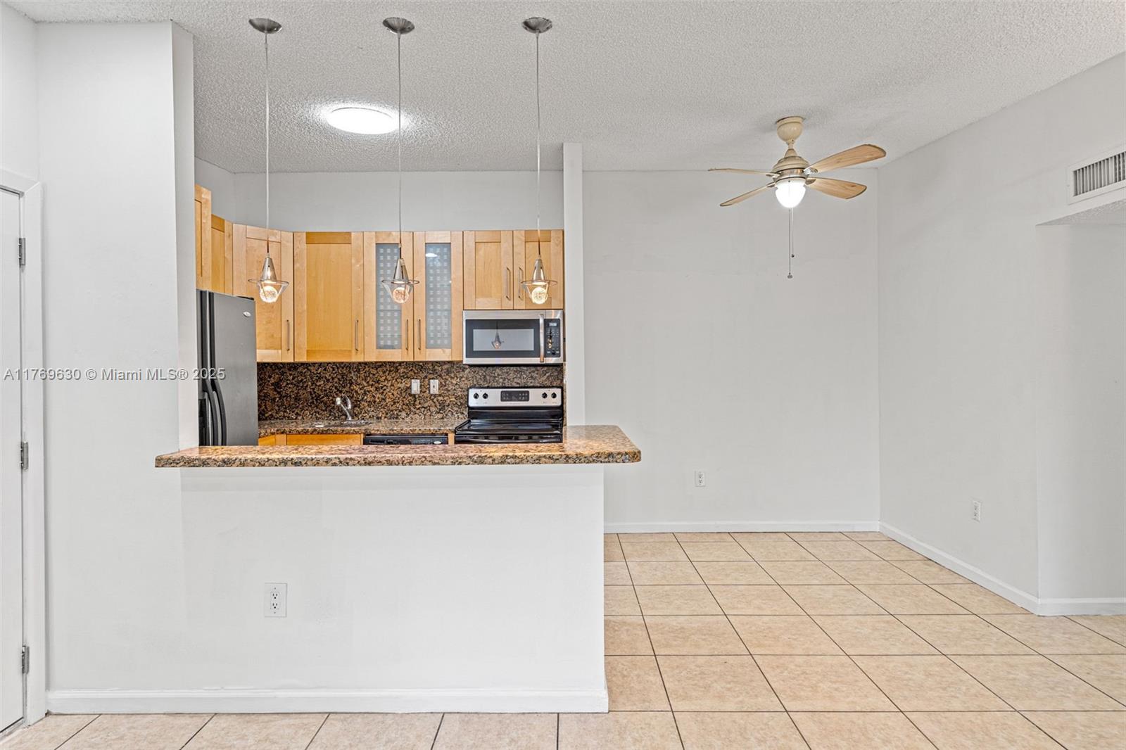 915 NE 199th St # 15 Unit: 202-15